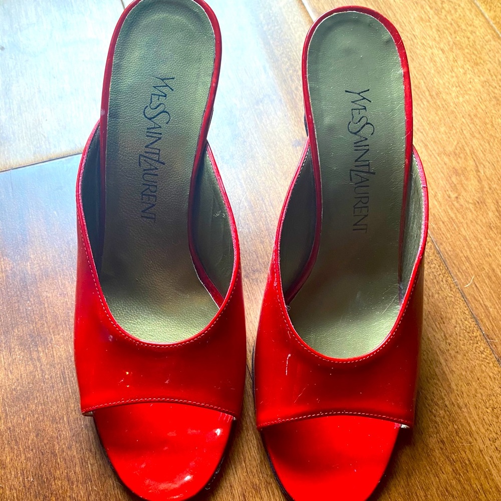 Gorgeous Saint Laurent pumps